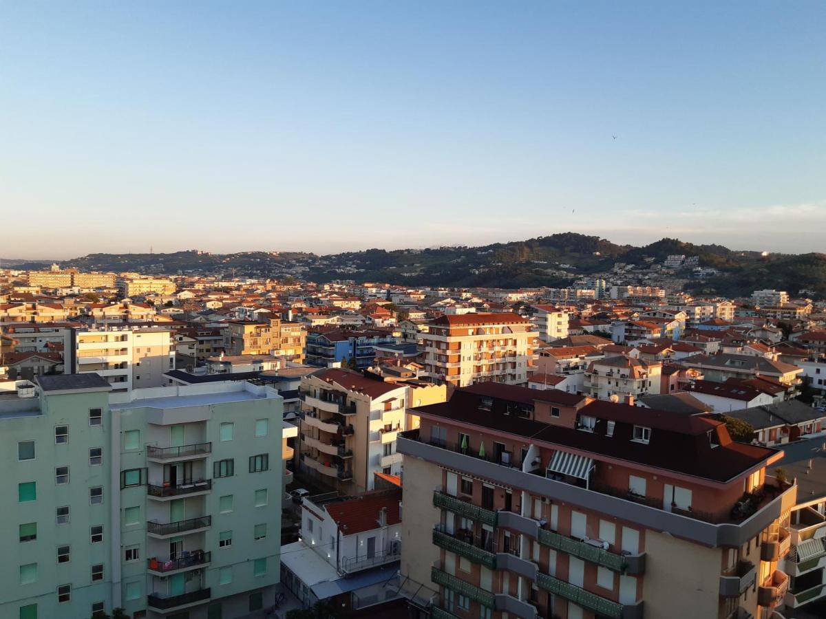 La Terrazza Sul Mare Lägenhet Montesilvano Marina Exteriör bild