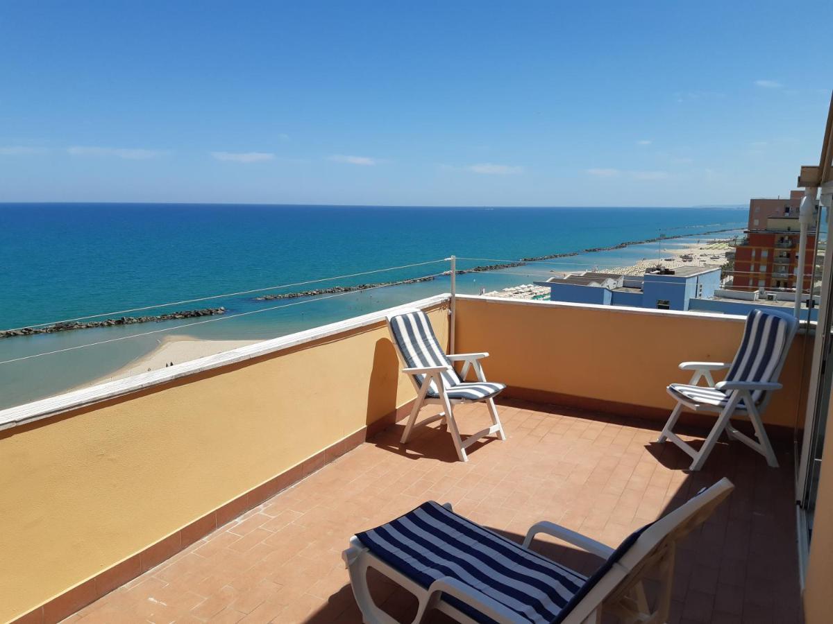 La Terrazza Sul Mare Lägenhet Montesilvano Marina Exteriör bild