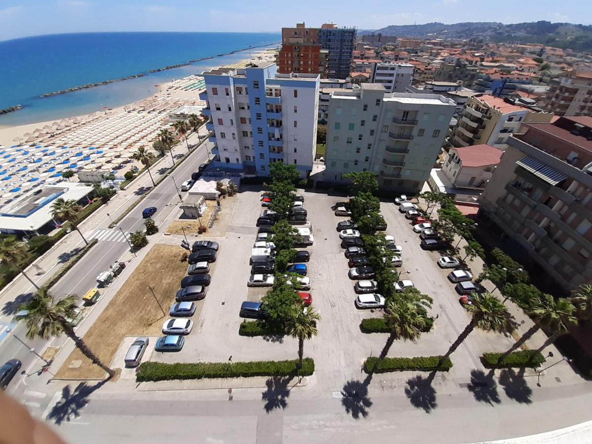 La Terrazza Sul Mare Lägenhet Montesilvano Marina Exteriör bild