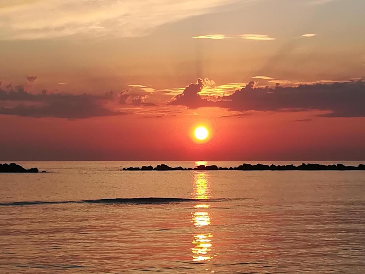 La Terrazza Sul Mare Lägenhet Montesilvano Marina Exteriör bild