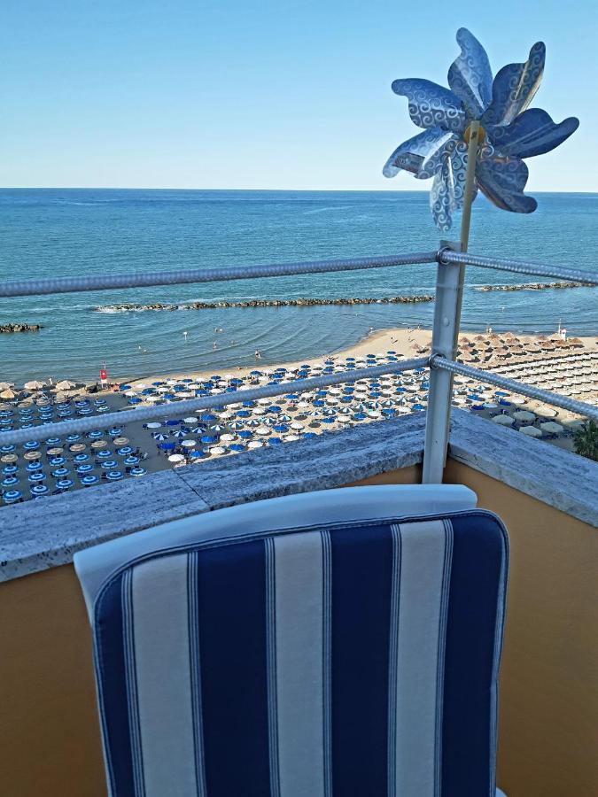 La Terrazza Sul Mare Lägenhet Montesilvano Marina Exteriör bild