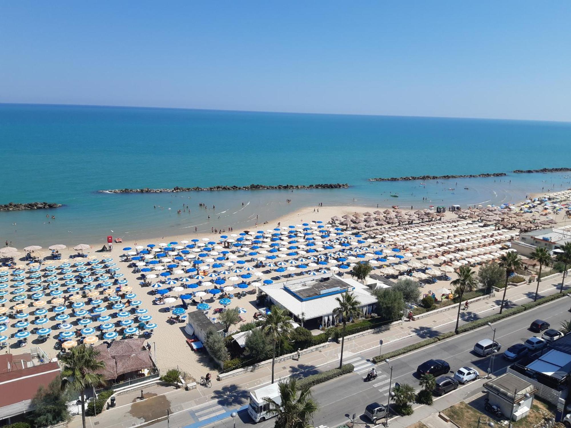La Terrazza Sul Mare Lägenhet Montesilvano Marina Exteriör bild