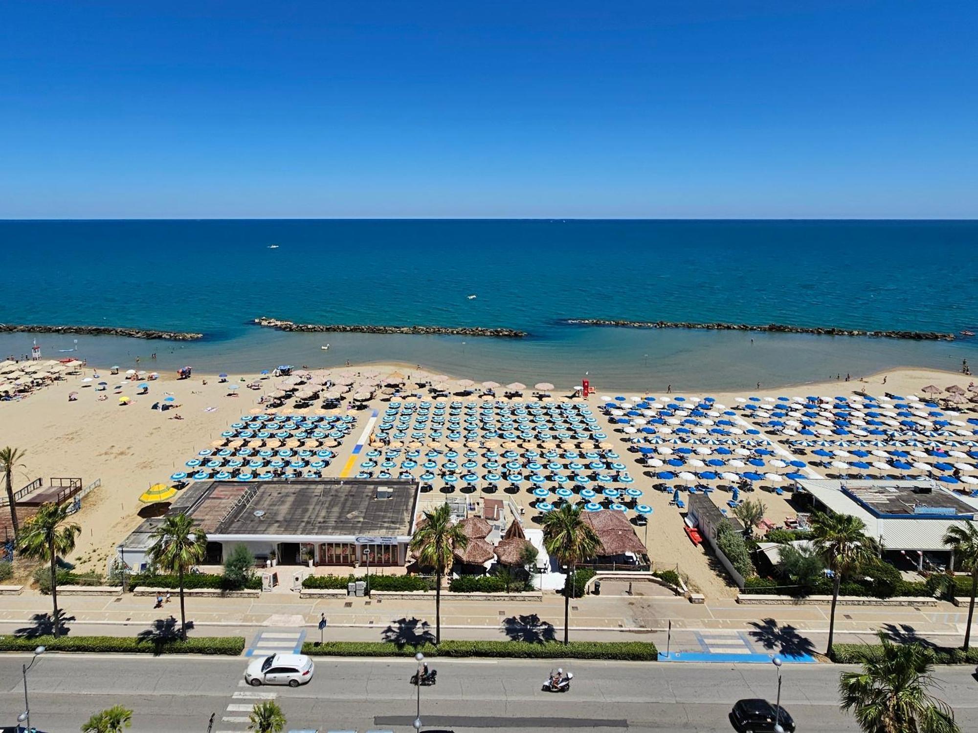 La Terrazza Sul Mare Lägenhet Montesilvano Marina Exteriör bild